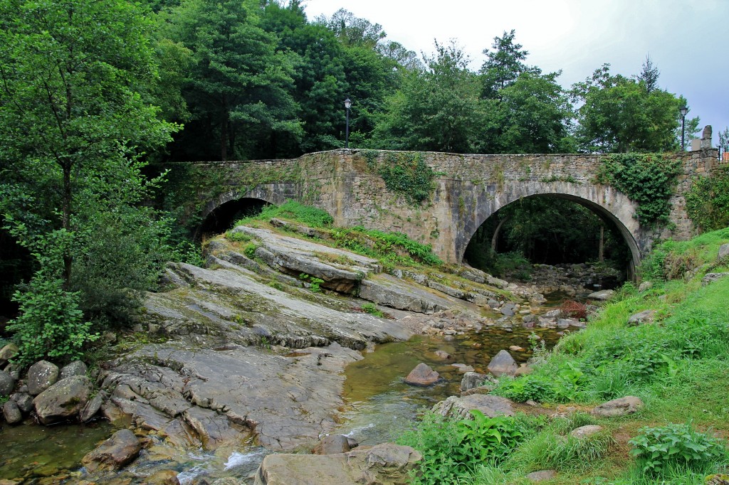 Foto: Puente medieval - Bárcena Mayor (Cantabria), España