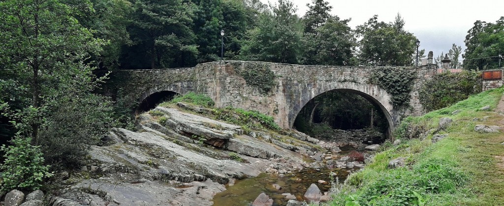 Foto: Puente medieval - Bárcena Mayor (Cantabria), España