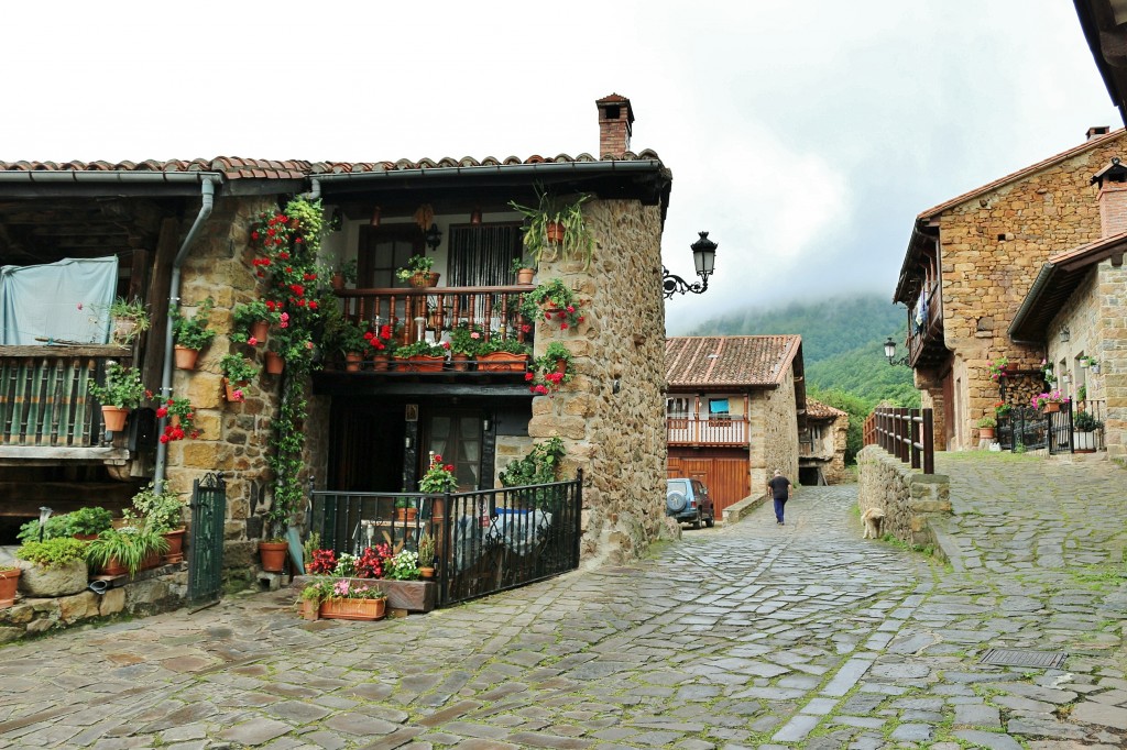 Foto: Centro Histórico - Bárcena Mayor (Cantabria), España