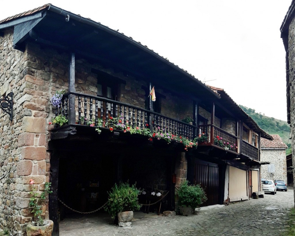 Foto: Centro Histórico - Bárcena Mayor (Cantabria), España