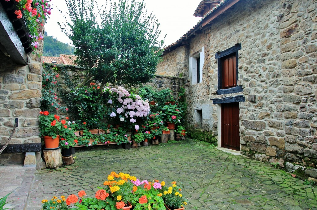 Foto: Centro Histórico - Bárcena Mayor (Cantabria), España