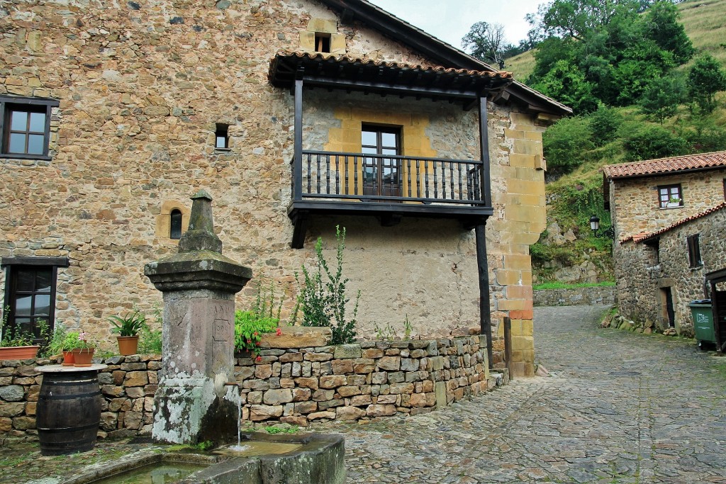 Foto: Centro Histórico - Bárcena Mayor (Cantabria), España