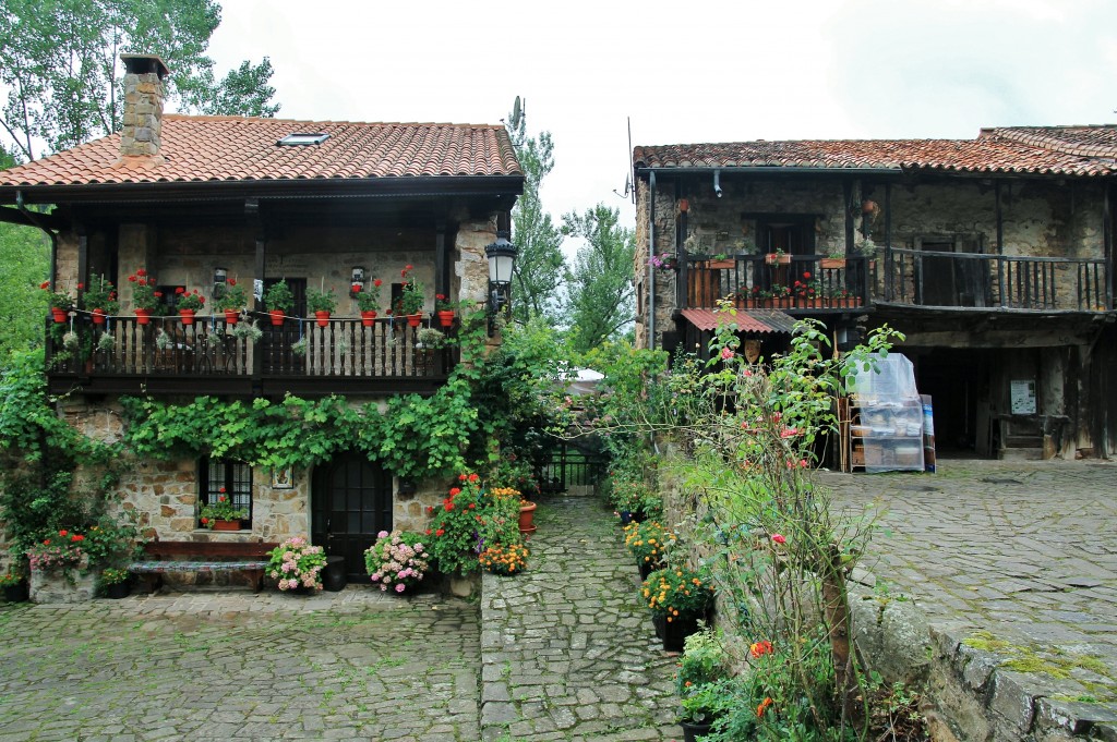 Foto: Centro Histórico - Bárcena Mayor (Cantabria), España