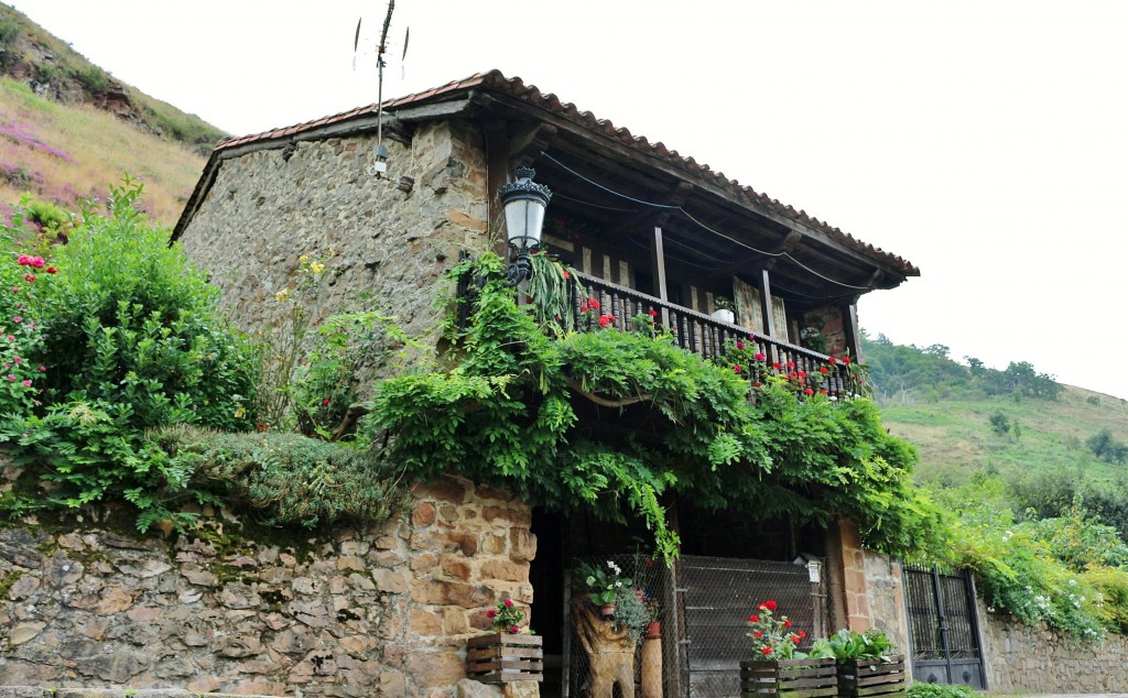 Foto: Centro Histórico - Bárcena Mayor (Cantabria), España