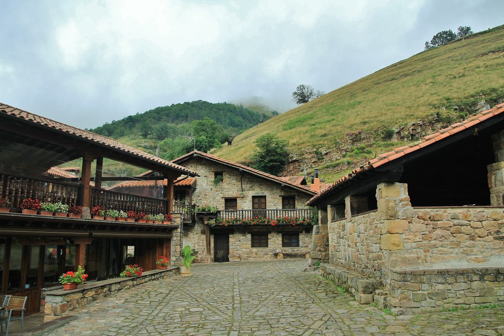 Foto: Centro Histórico - Bárcena Mayor (Cantabria), España