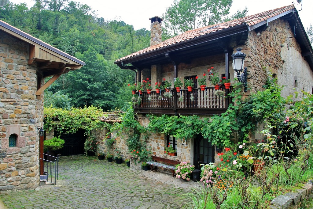 Foto: Centro Histórico - Bárcena Mayor (Cantabria), España