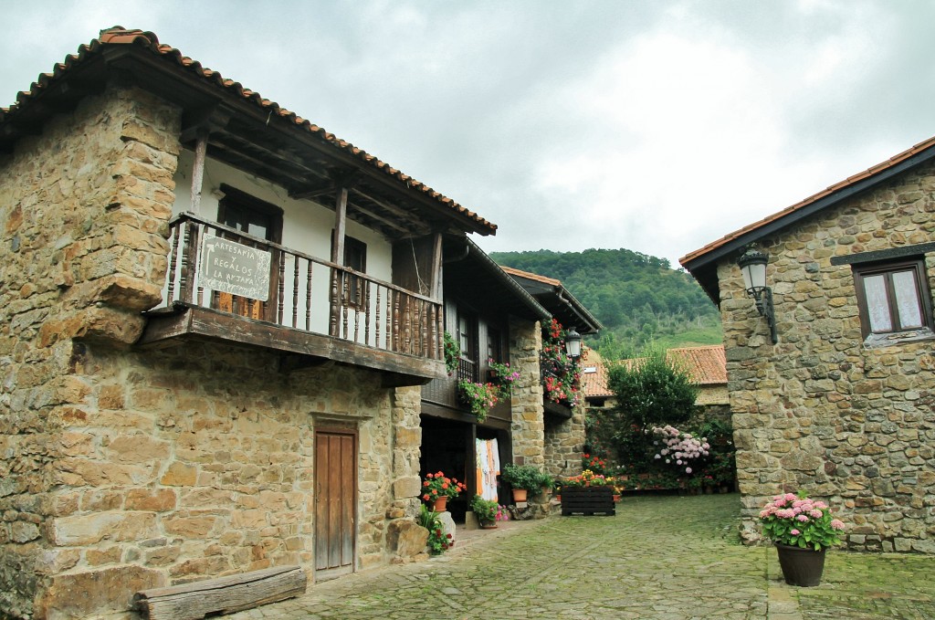 Foto: Centro Histórico - Bárcena Mayor (Cantabria), España