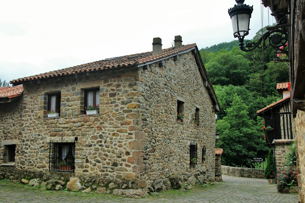 Foto: Centro Histórico - Bárcena Mayor (Cantabria), España