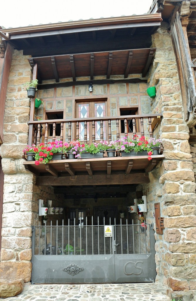 Foto: Centro Histórico - Bárcena Mayor (Cantabria), España