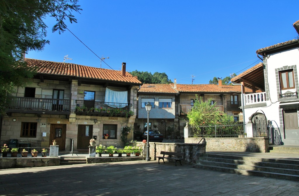 Foto: Vista del pueblo - Riocorvo (Cantabria), España