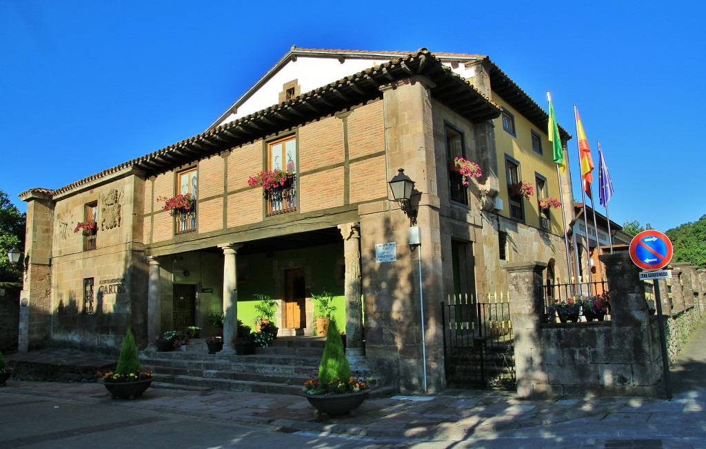 Foto: Vista del pueblo - Cartes (Cantabria), España