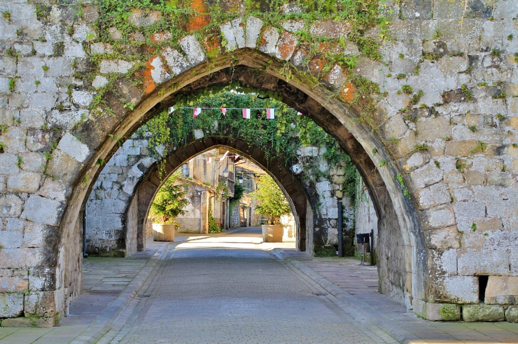 Foto: Vista del pueblo - Cartes (Cantabria), España