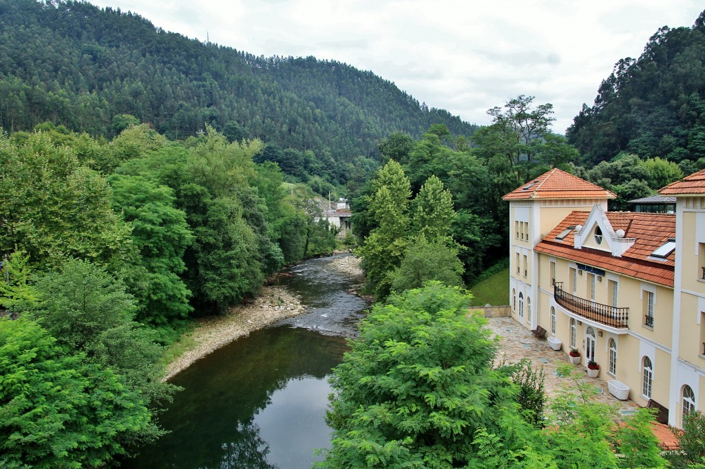 Foto: Vista del Pueblo - Puente Viesgo (Cantabria), España