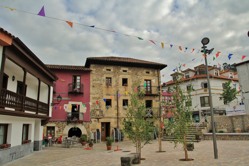 Foto: Vista del Pueblo - Puente Viesgo (Cantabria), España