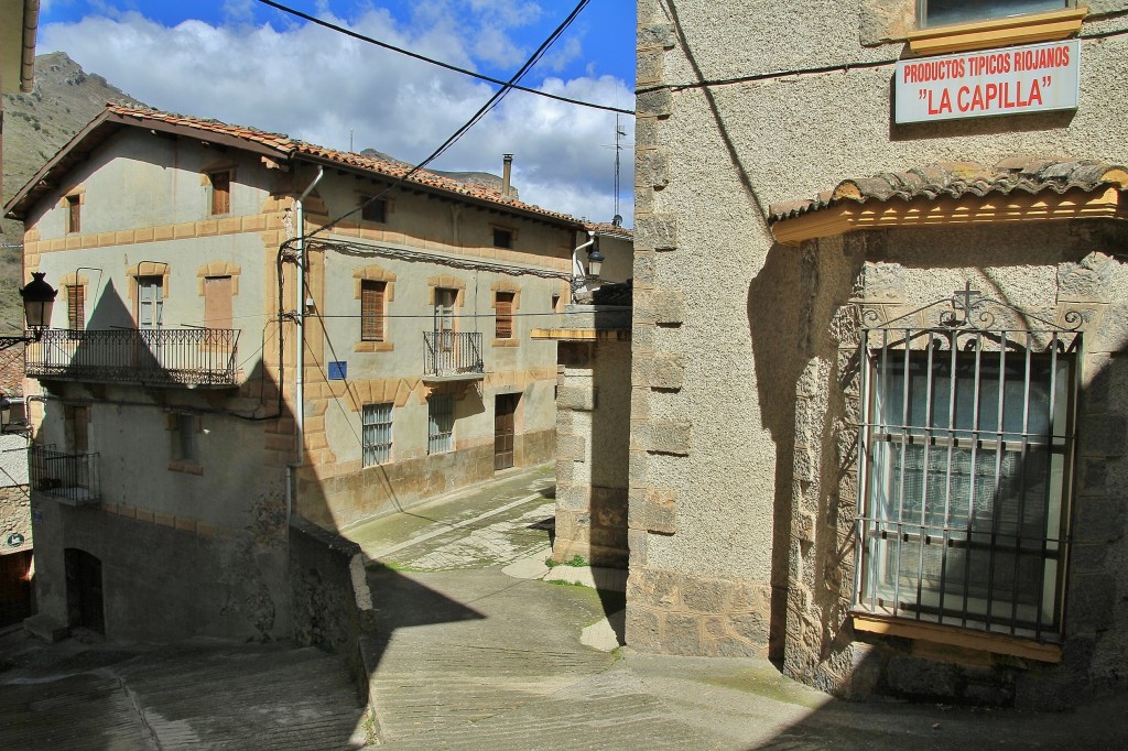 Foto: Vista del pueblo - Anguiano (La Rioja), España