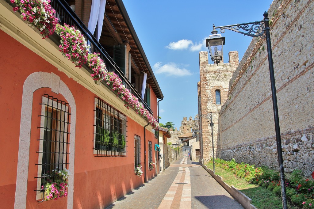 Foto: Centro histórico - Lazise (Veneto), Italia