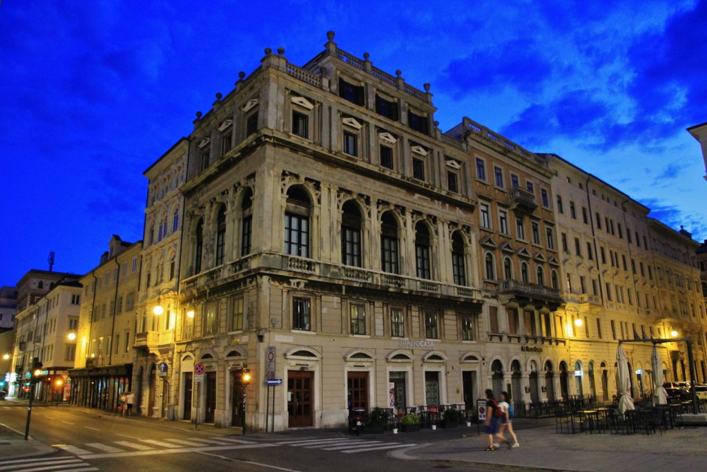 Foto: Vista nocturna - Trieste (Friuli Venezia Giulia), Italia