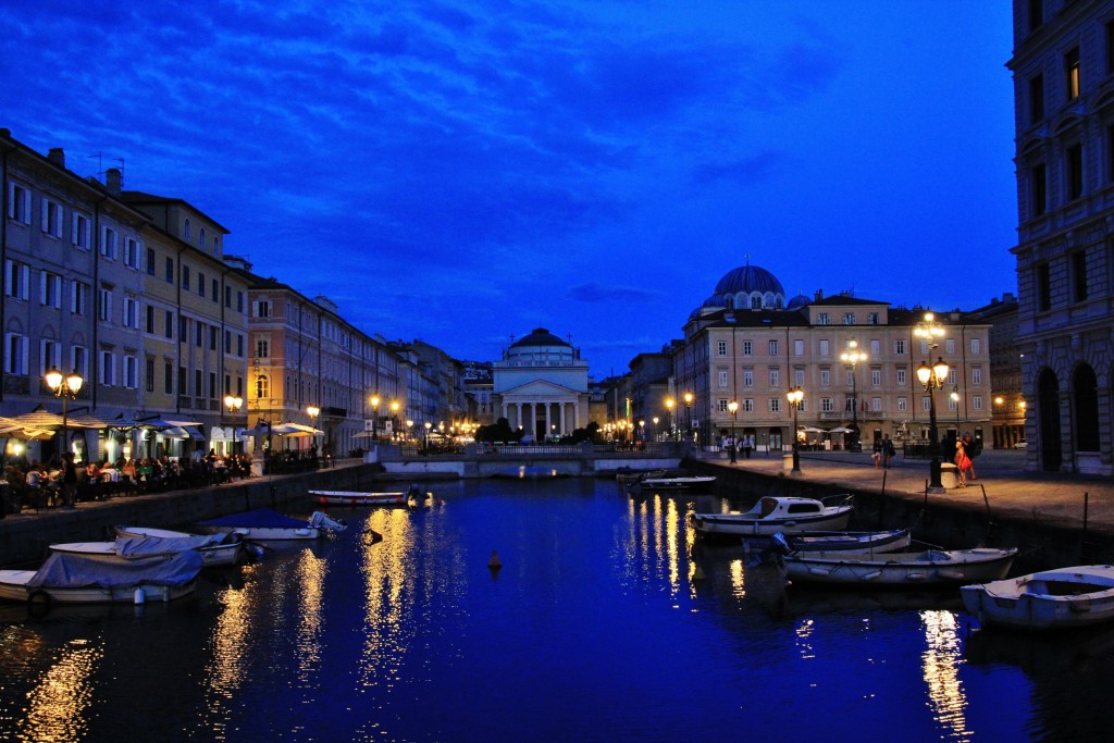 Foto: Vista nocturna - Trieste (Friuli Venezia Giulia), Italia