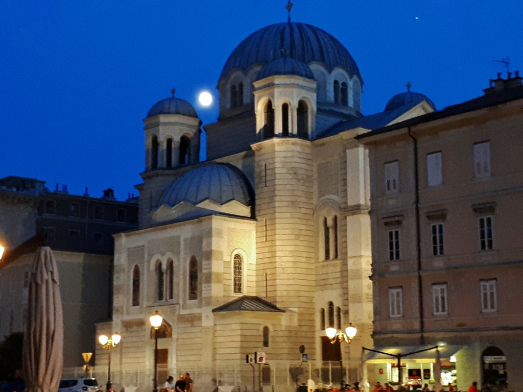 Foto: Vista nocturna - Trieste (Friuli Venezia Giulia), Italia