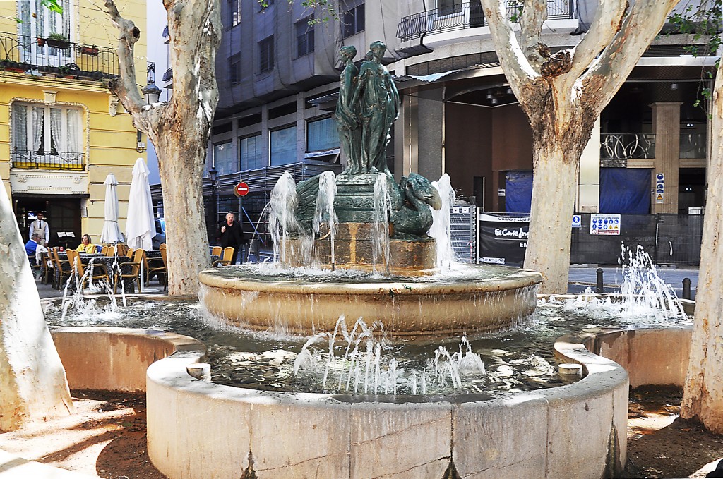 Foto: Fuente Plz. Rodrigo Botet - Valencia (València), España