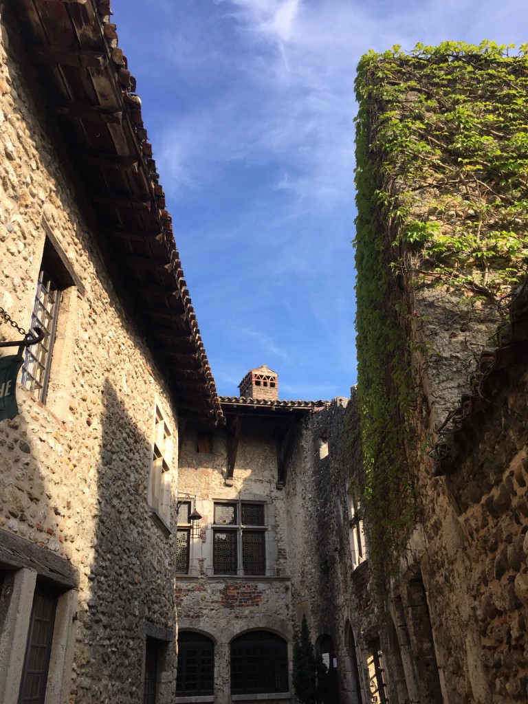 Foto de Perouges (Bourgogne), Francia