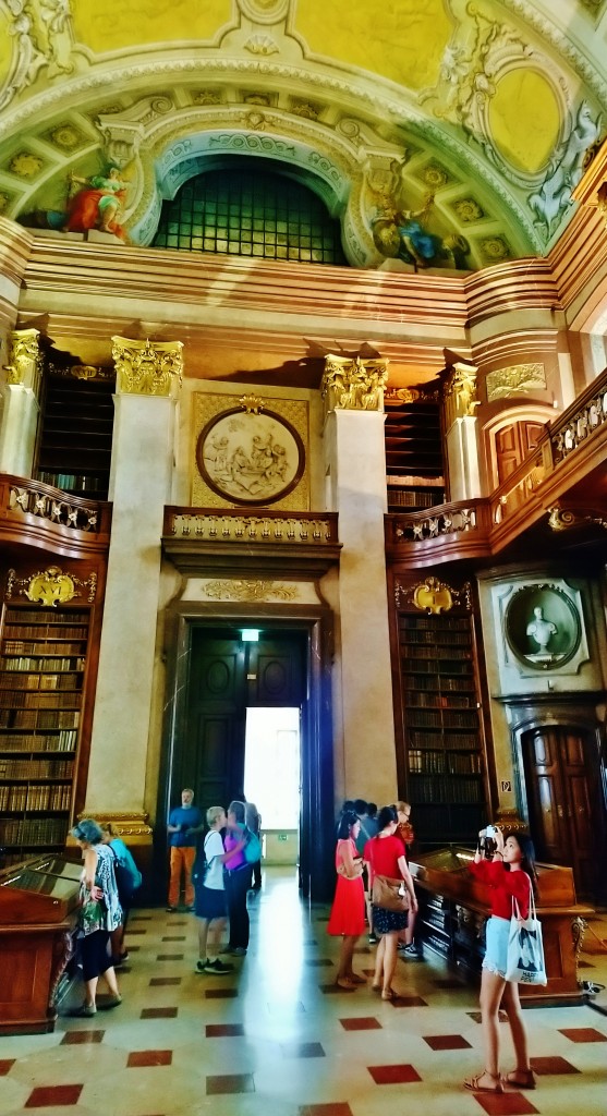 Foto: Prunksaal der Österreichischen Nationalbibliothek - Wien (Vienna), Austria