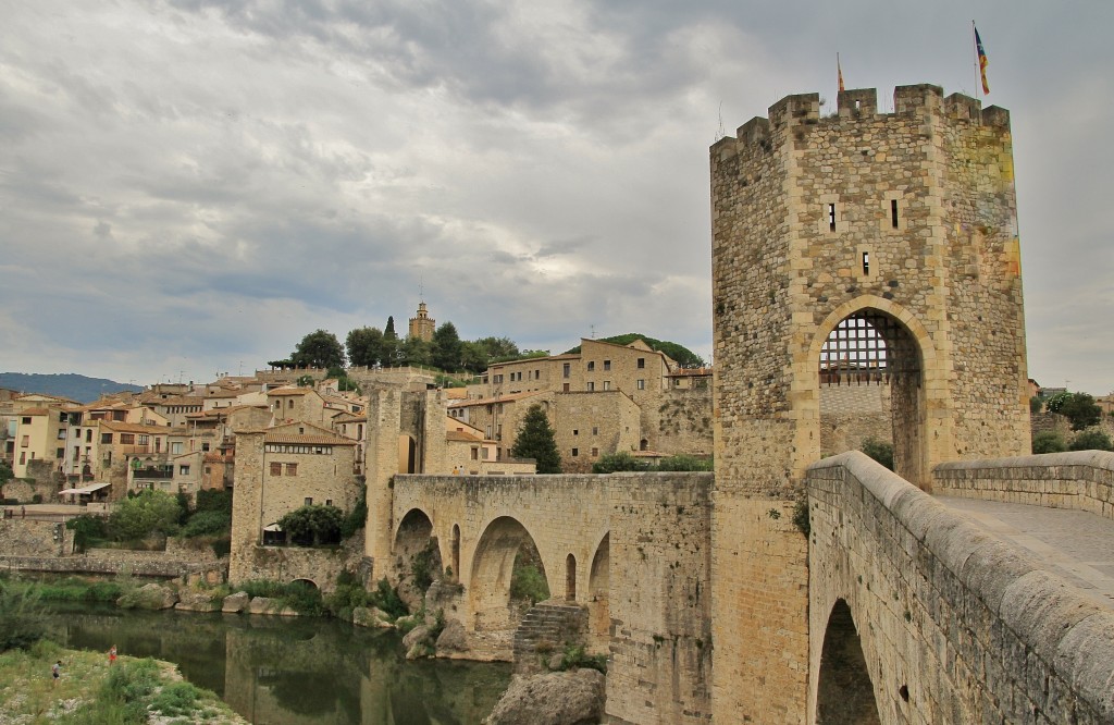 Foto: Centro histórico - Besalú (Girona), España