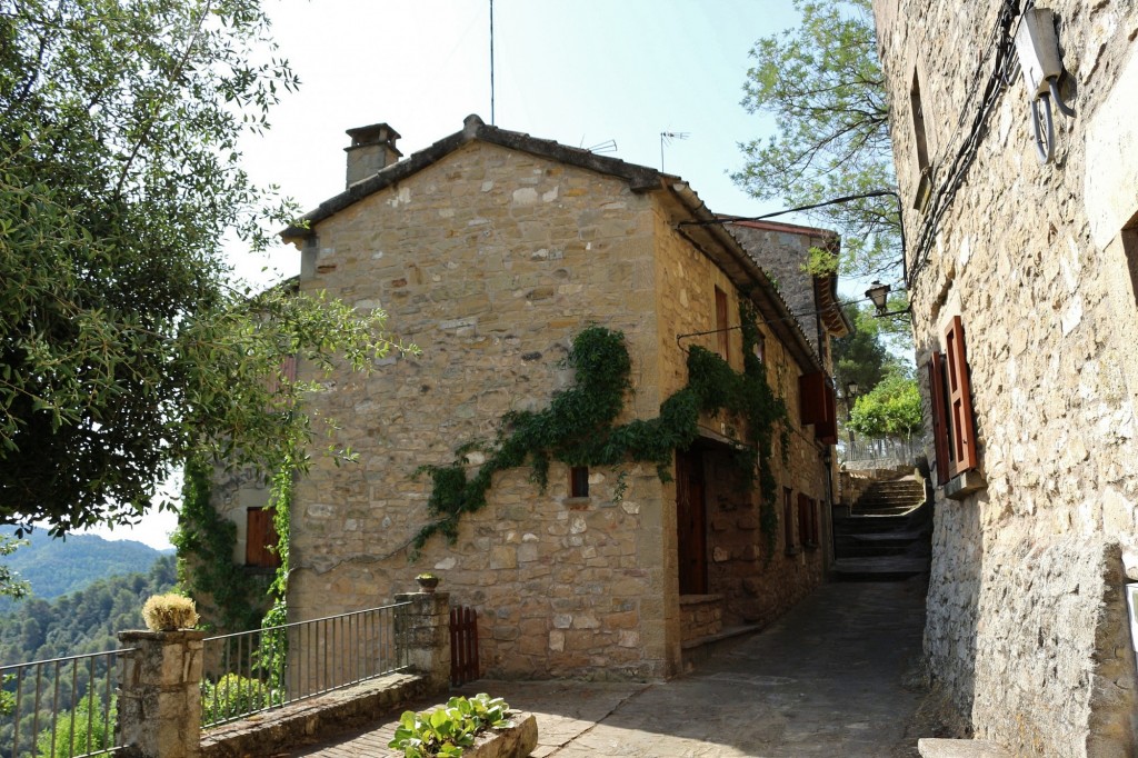 Foto: Pueblo medieval - Talamanca (Barcelona), España