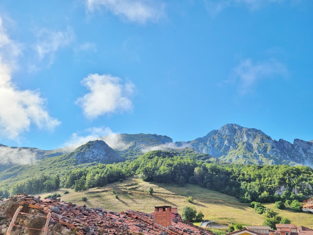 Foto: Vista del pueblo - Sotres (Asturias), España