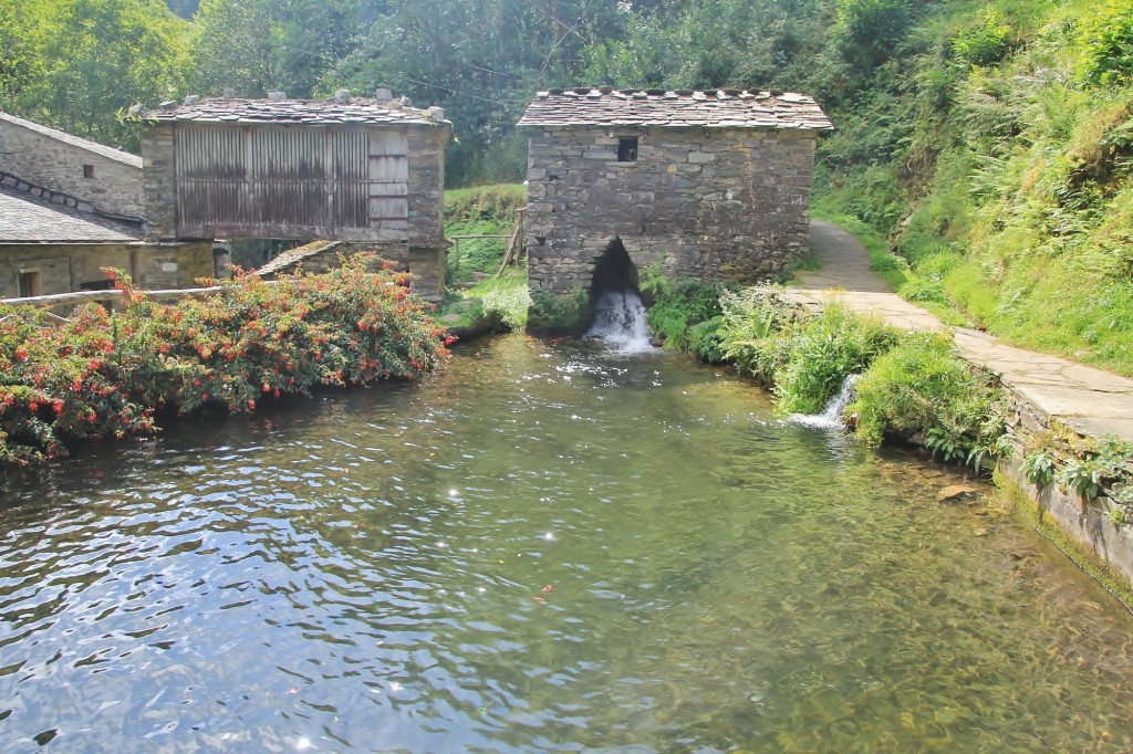 Foto: Conjunto etnográfico Os Teixois - Taramundi (Asturias), España