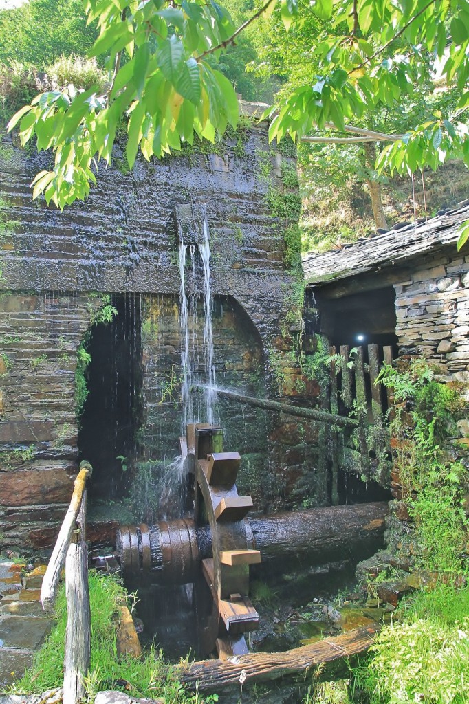 Foto: Conjunto etnográfico Os Teixois - Taramundi (Asturias), España