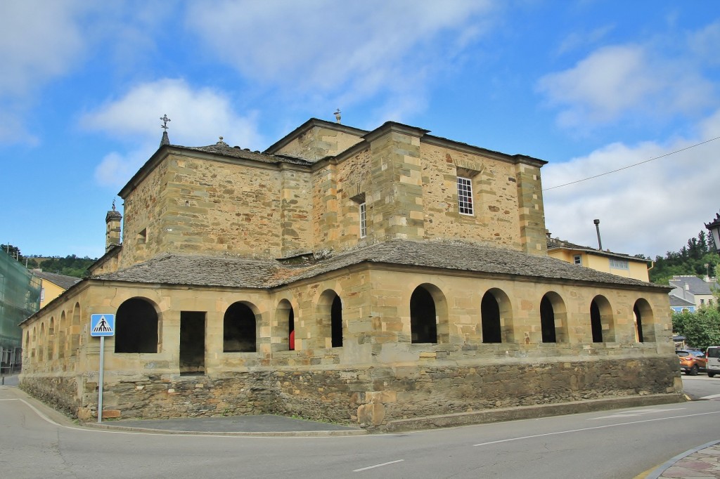 Foto: Colegiata de el Salvador - Grandas de Salime (Asturias), España