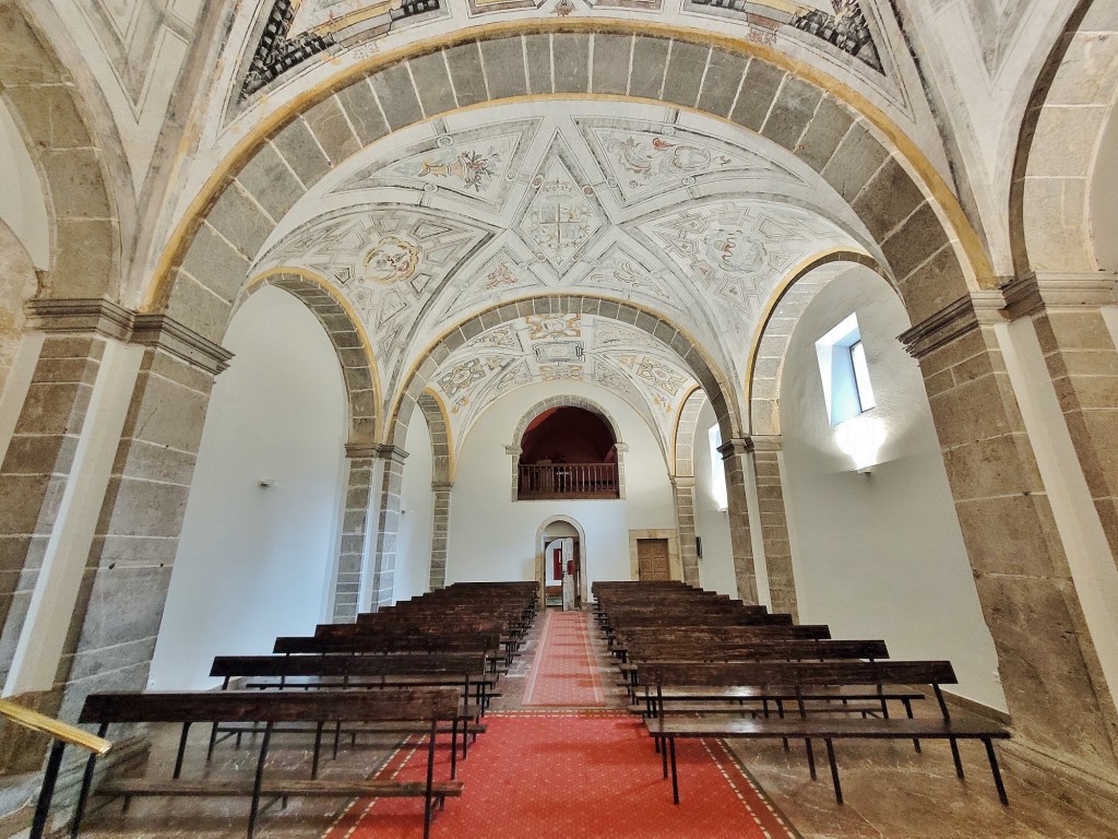 Foto: Monasterio de San Pedro - Villanueva de Cangas de Onís (Asturias), España