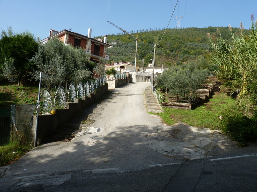 Foto: Calle del cerro - Villa (Campania), Italia