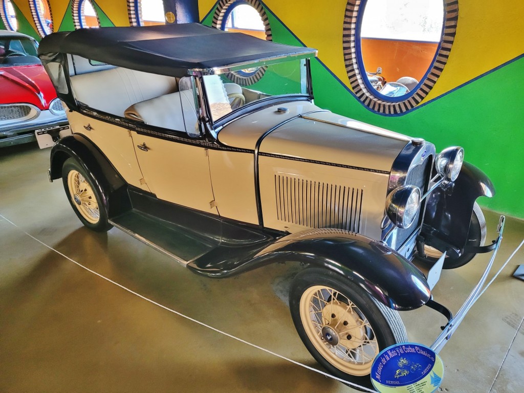 Foto: Museo de la moto y el coche clásico - Hervás (Cáceres), España