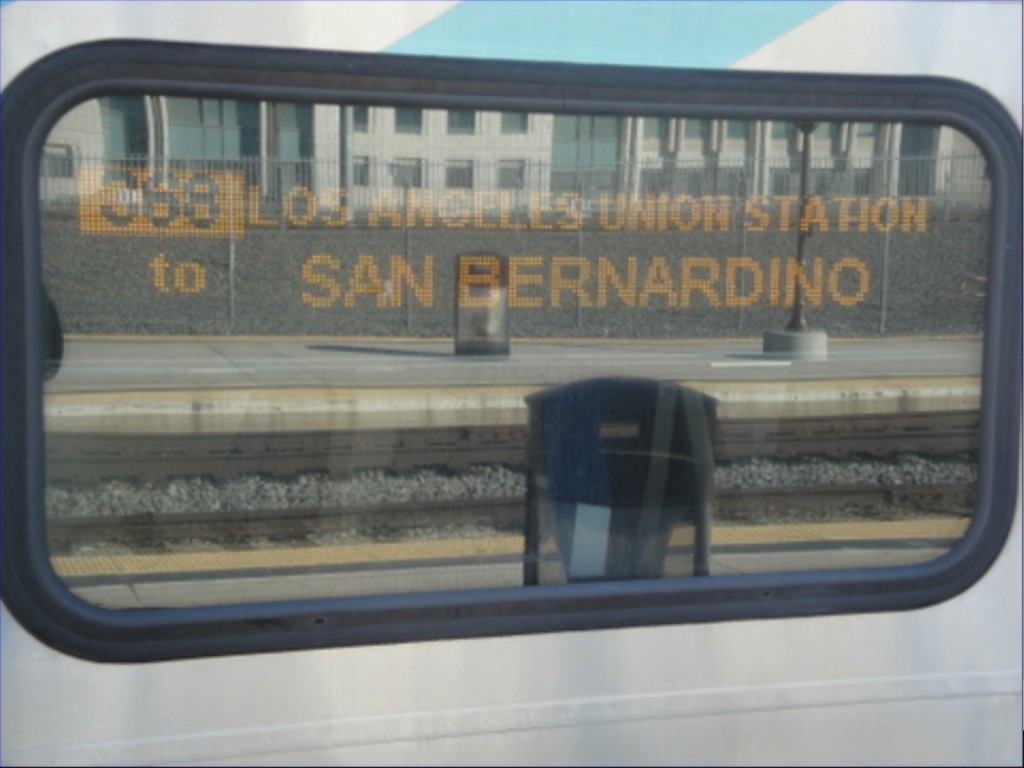 Foto: tren de Metrolink con destino a San Bernardino - Los Ángeles (California), Estados Unidos