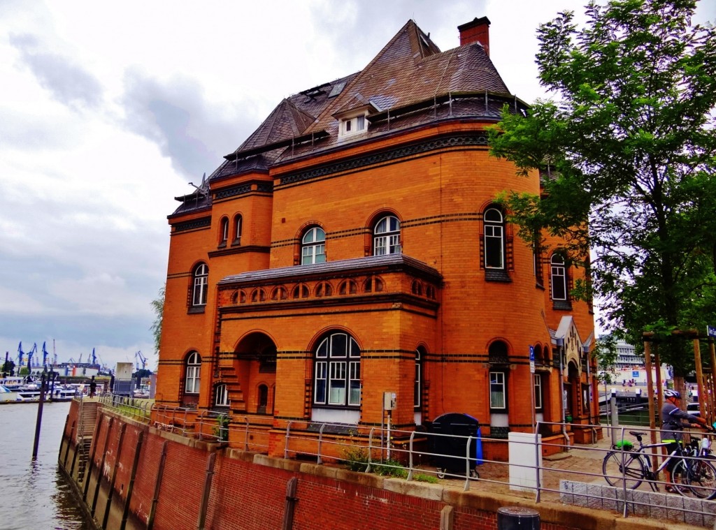 Foto: Hafenpolizeiwache nº 2 - Hamburg (Hamburg City), Alemania