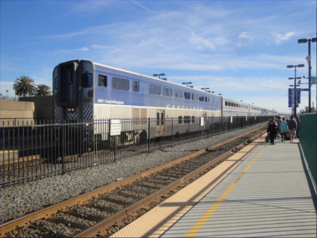 Foto: tren de Amtrak California en estación Oceanside - Oceanside (California), Estados Unidos