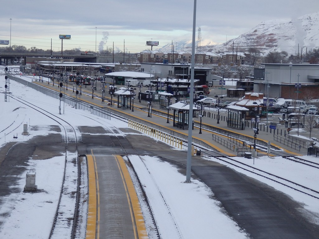 Foto: los andenes del tren local FrontRunner y del metrotranvía TRAX - Salt Lake City (Utah), Estados Unidos