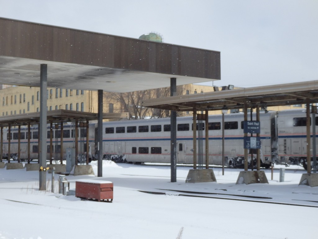 Foto: tren Empire Builder pasando por Estación Midway - Saint Paul (Minnesota), Estados Unidos