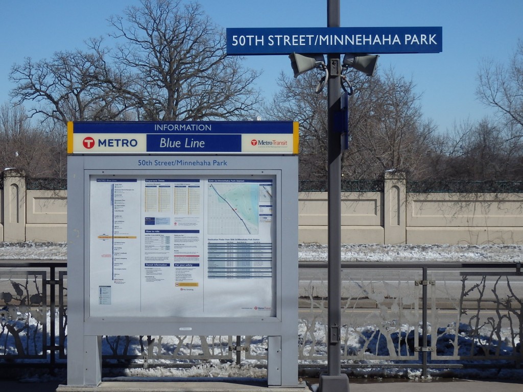 Foto: estación del metrotranvía, Línea Azul - Minneapolis (Minnesota), Estados Unidos