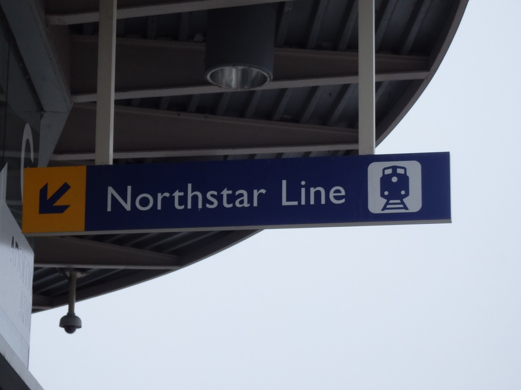 Foto: acceso al tren local Northstar - Minneapolis (Minnesota), Estados Unidos