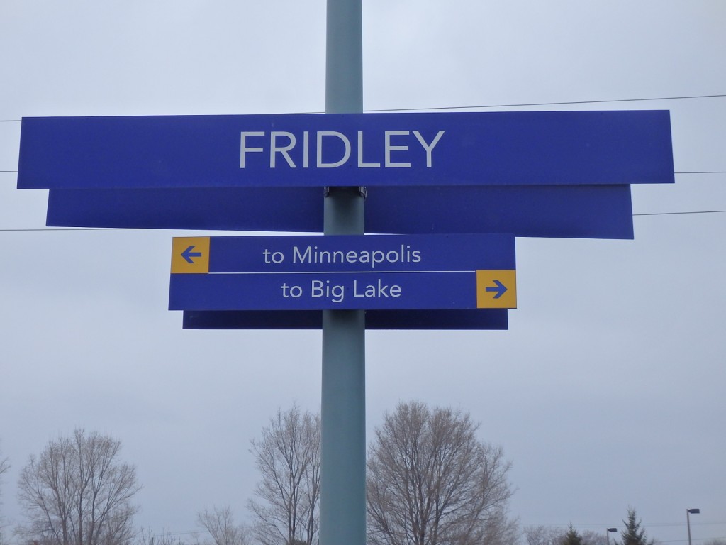 Foto: estación del tren local Northstar - Fridley (Minnesota), Estados Unidos