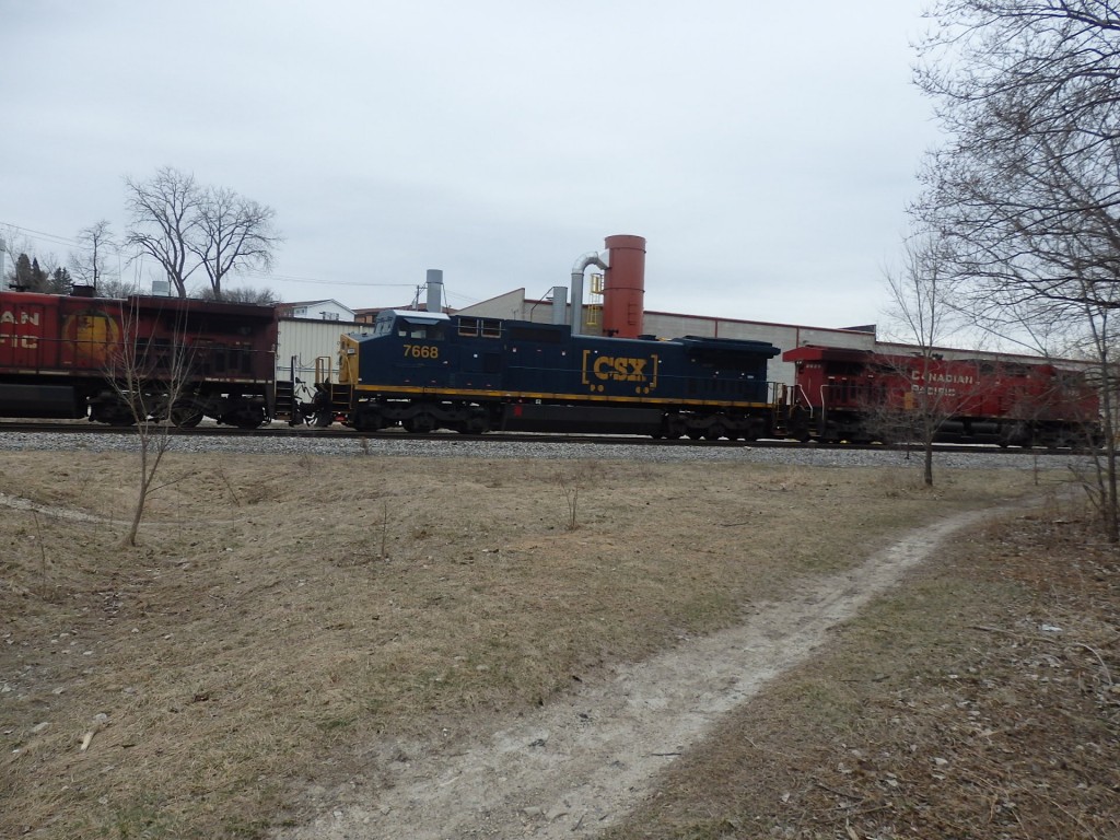 Foto: carguero pasando - Wauwatosa (Wisconsin), Estados Unidos