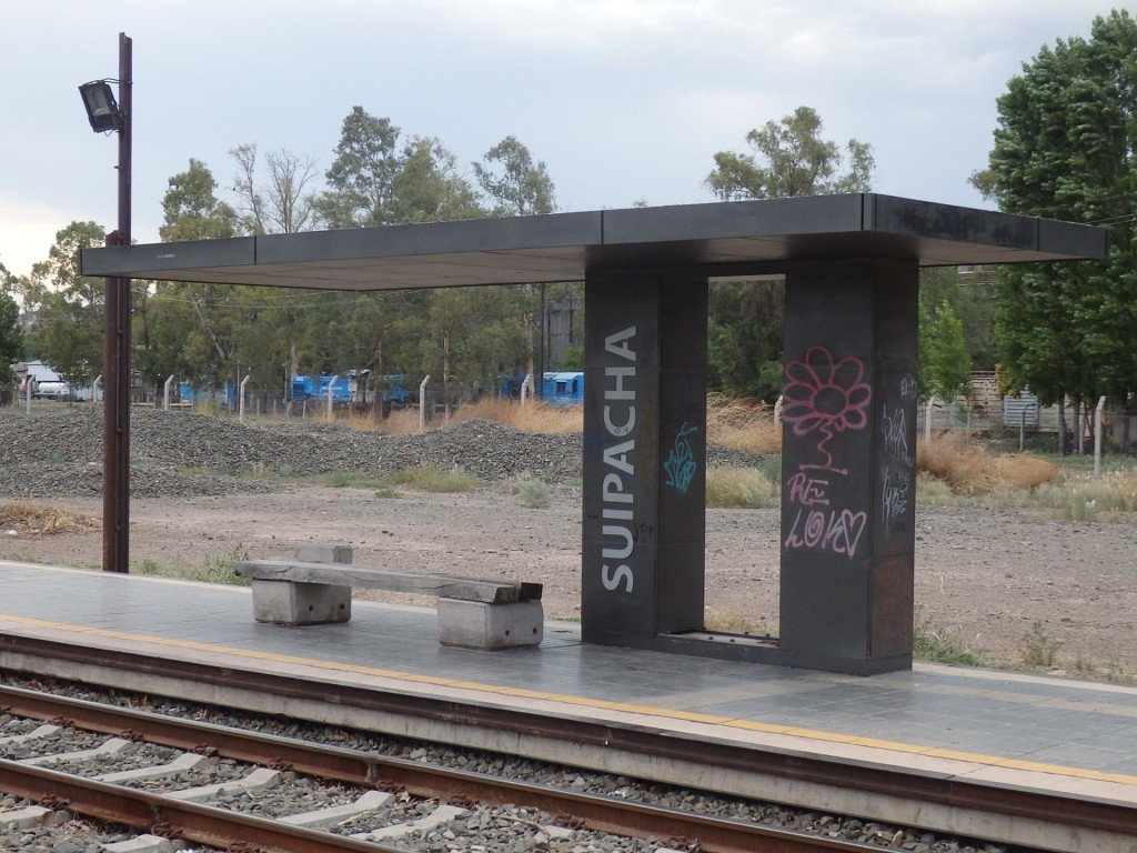 Foto: parada de metrotranvía - Mendoza, Argentina