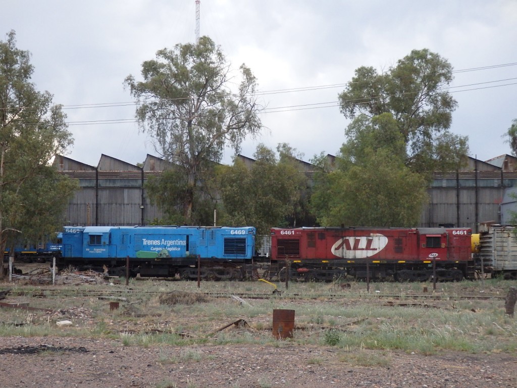 Foto: material rodante en el cuadro de la estación - Mendoza, Argentina