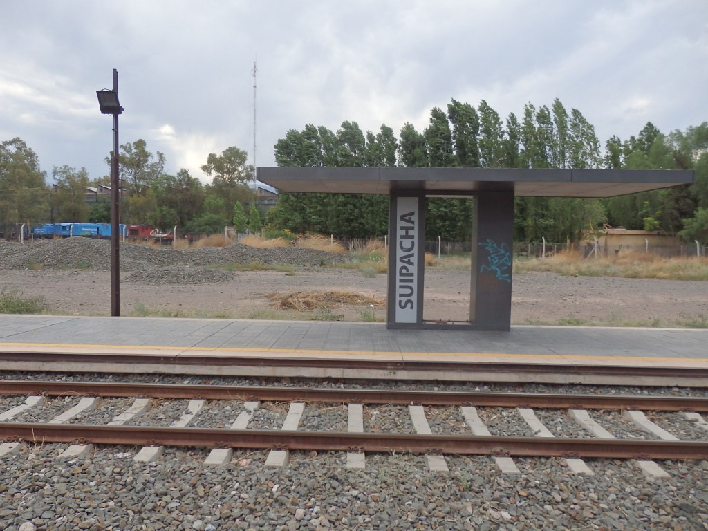 Foto: parada de metrotranvía - Mendoza, Argentina