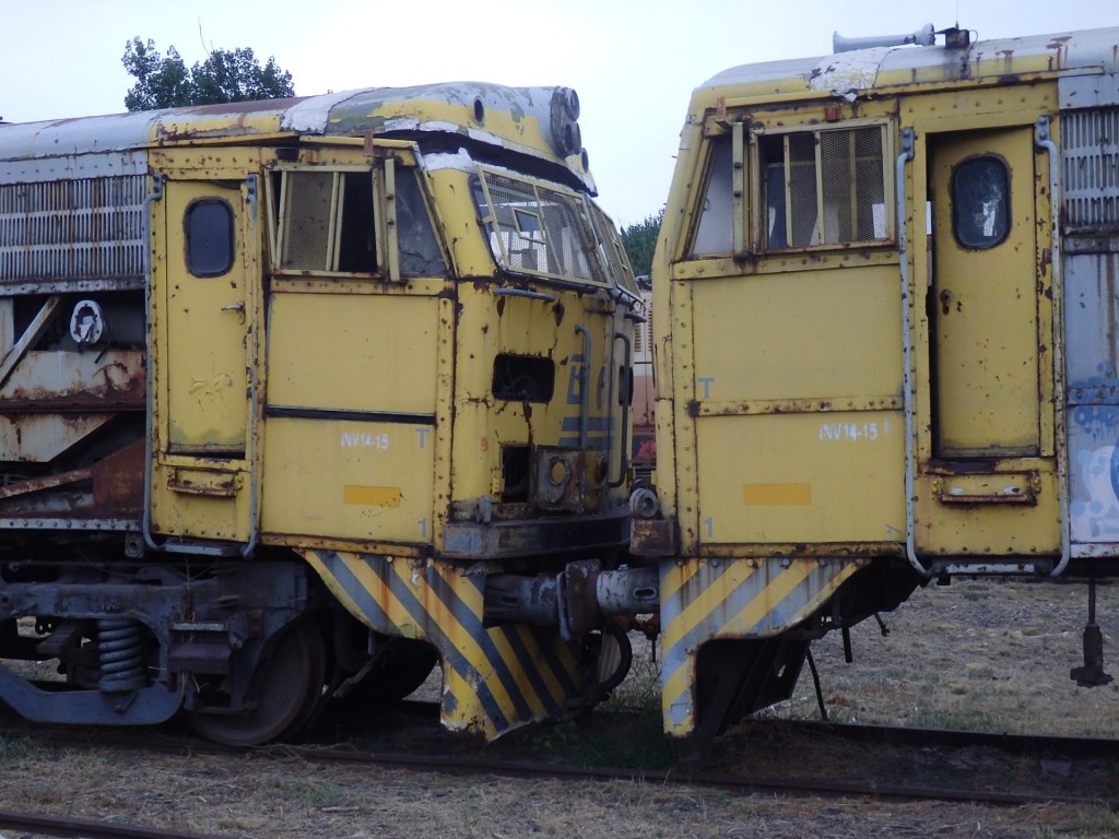 Foto: cementerio de locomotoras en el cuadro de la estación - Mendoza, Argentina