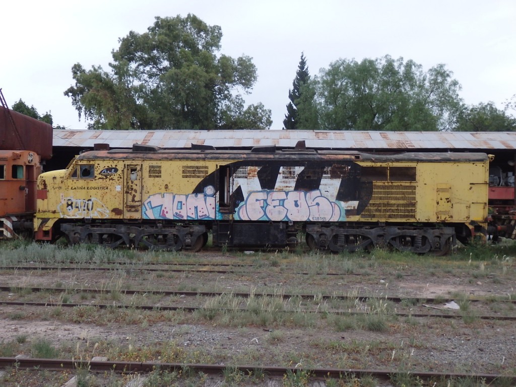 Foto: cementerio de locomotoras en el cuadro de la estación - Mendoza, Argentina