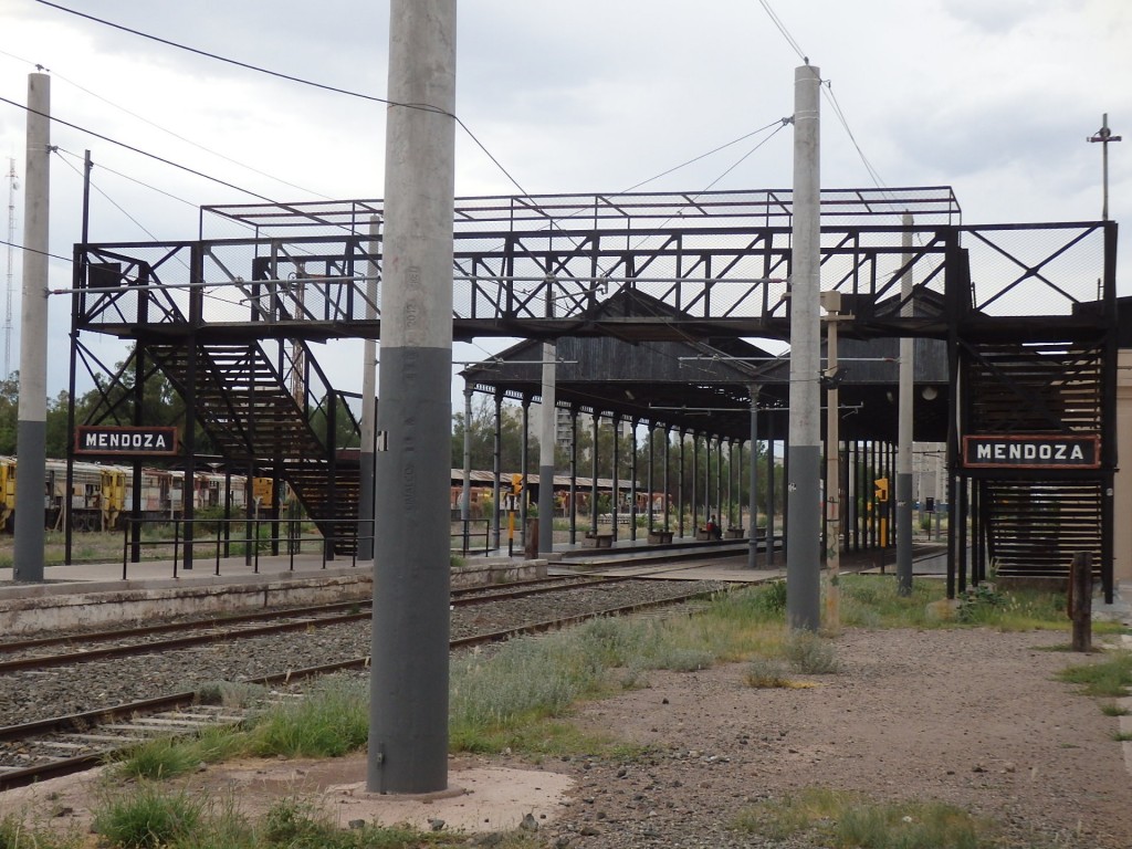 Foto: estación adaptada al metrotranvía - Mendoza, Argentina